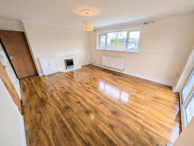 Flat for rent in West Pontnewydd, Wales