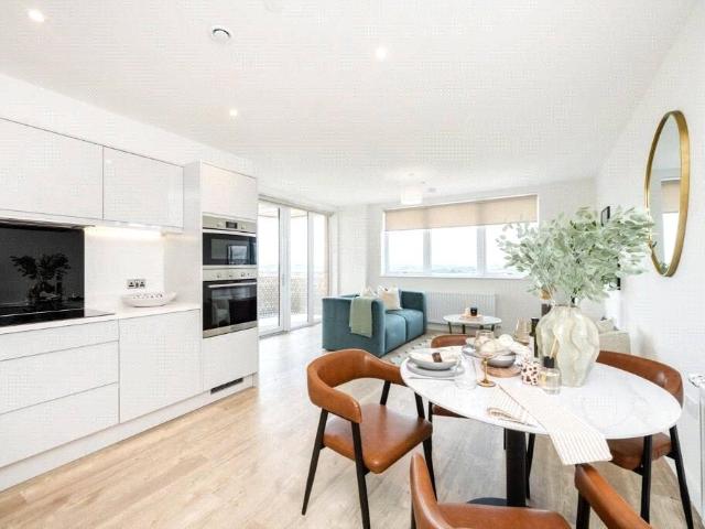 Flat for rent in Lower Halliford, Surrey