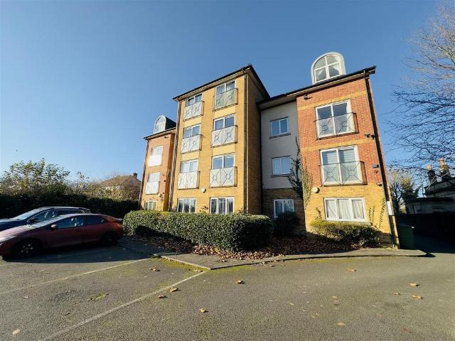 Flat for rent in Gorse Hill, Trafford Park