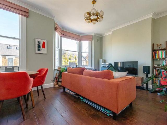 Apartment for rent in Brondesbury, Greater London