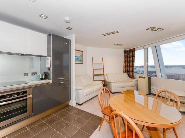 Apartment for rent in Waterfront, Calderstones