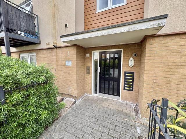 Flat for rent in Hayes, Greater London
