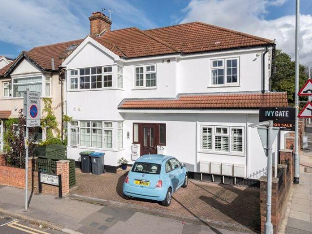 Flat for rent in Kingston Upon Thames, Norbiton