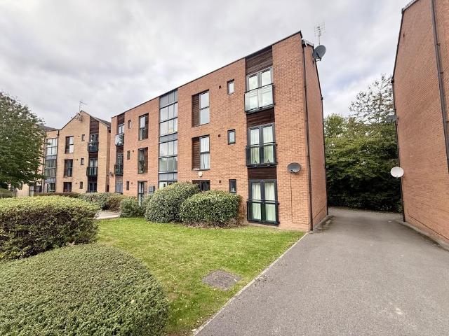 Flat for rent in Dalton, South Yorkshire
