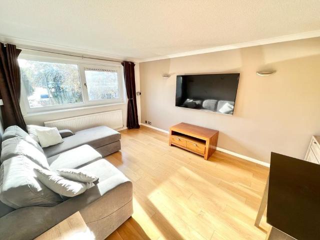Apartment for rent in Frimley Green, Surrey Heath