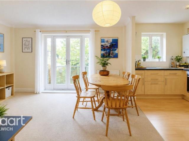 Flat for rent in Bellenden, Greater London