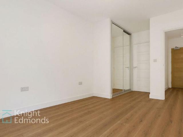 Apartment for rent in Allington, Midway