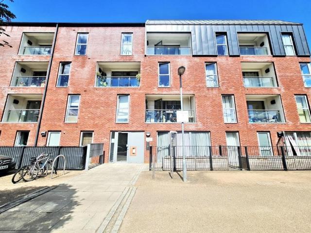 Flat for rent in Edgware, London Borough of Barnet