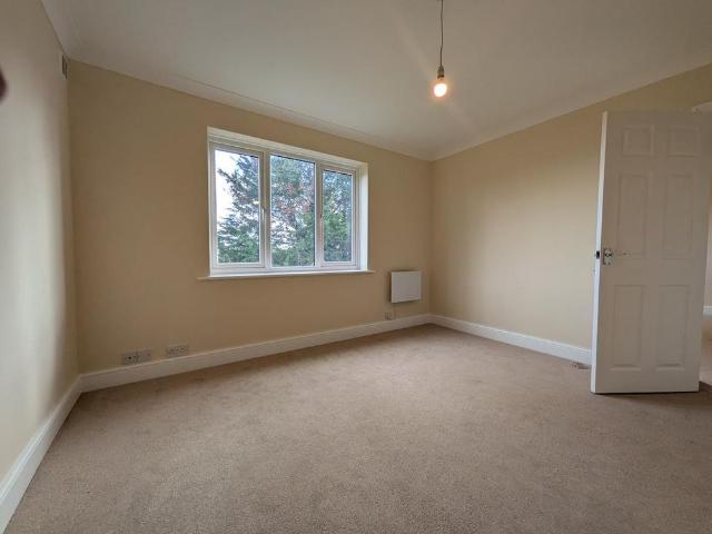 Apartment for rent in Redhill, Reigate and Banstead