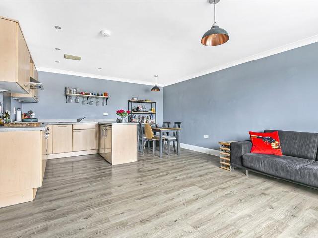 Flat for rent in Cowley Marsh, The Slade