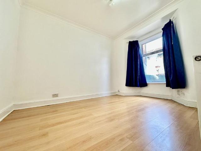 Apartment for rent in Hainault, Greater London