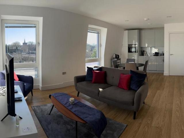 Flat for rent in Batchworth