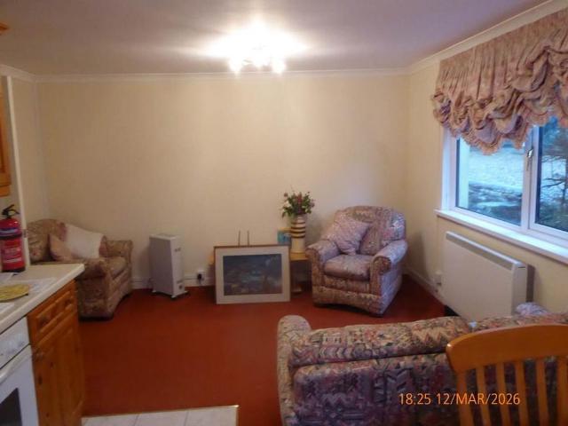 Apartment for rent in Llanddowror, Wales