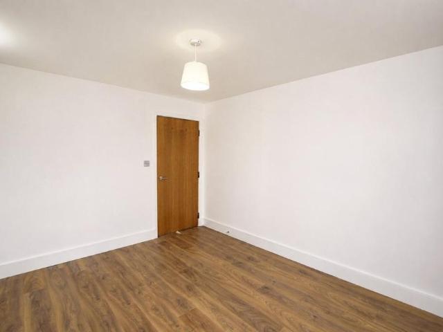 Apartment for rent in Rush Green, Greater London
