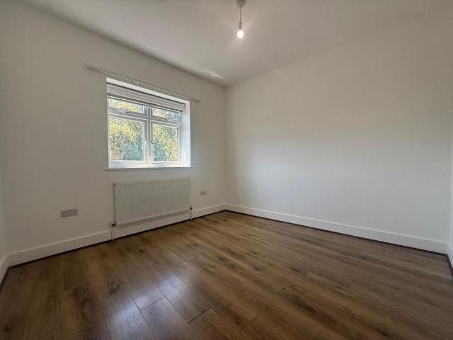 Apartment for rent in Gants Hill, Greater London