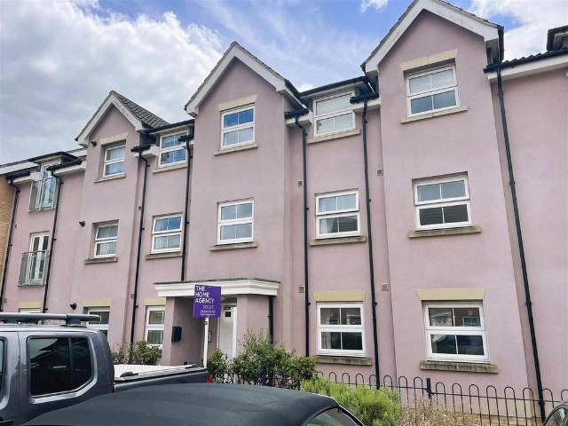 Flat for rent in Hedge End, Helford