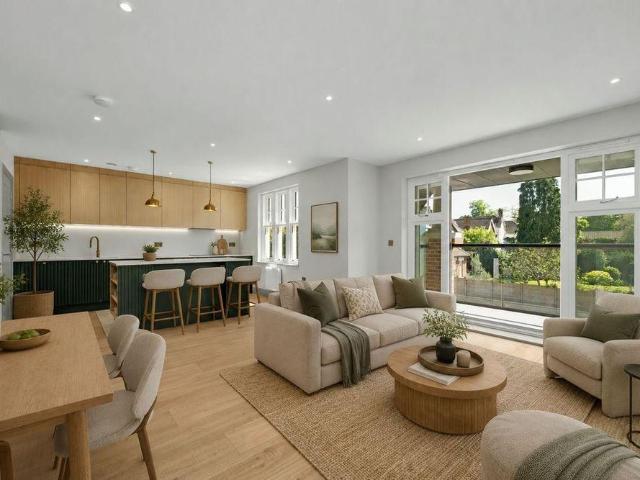 Apartment for rent in Blackhills, Surrey
