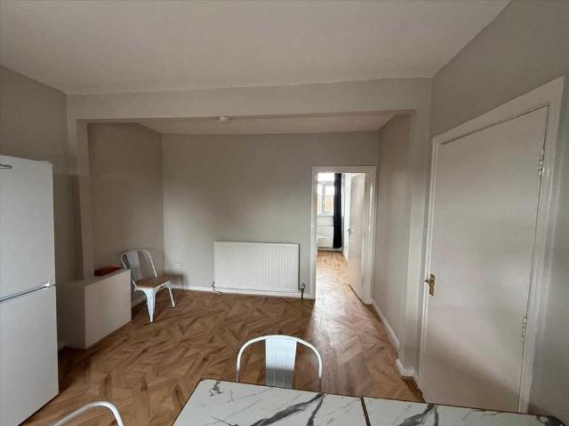 Apartment for rent in Burnt Oak, Greater London