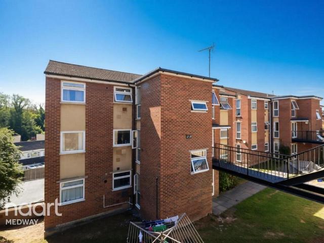 Flat for rent in Strood, Medway