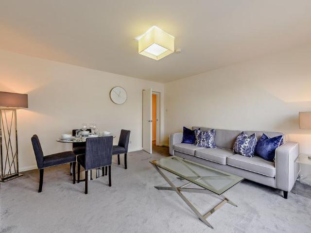 Apartment for rent in Brompton, Greater London