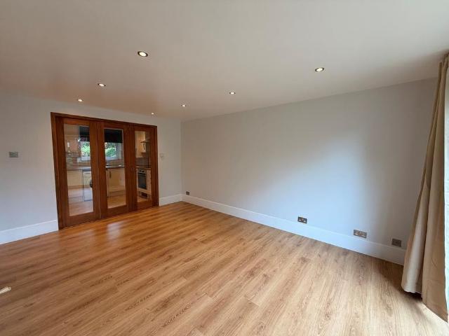 Apartment for rent in Shortlands, Greater London
