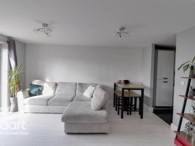 Flat for rent in Upton
