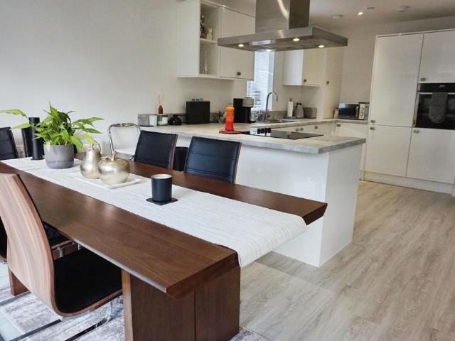 Flat for rent in Falcon Lodge, Wales