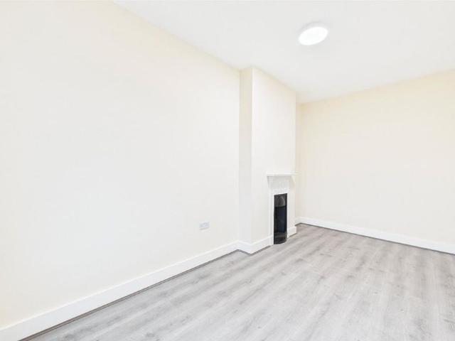 Apartment for rent in Wash Common, Enborne