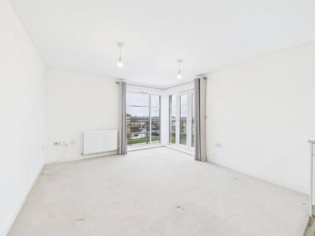 Apartment for rent in Oakley, Golden Valley