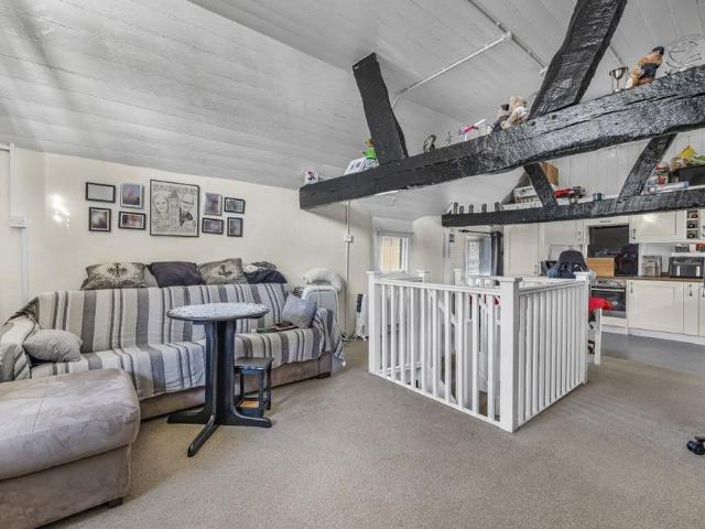 Apartment for rent in Pachesham Park, Surrey