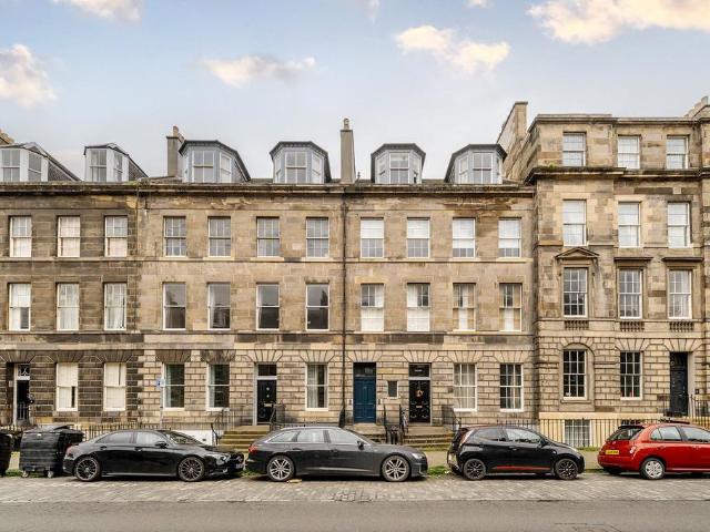 Flat for rent in Broughton, Scotland