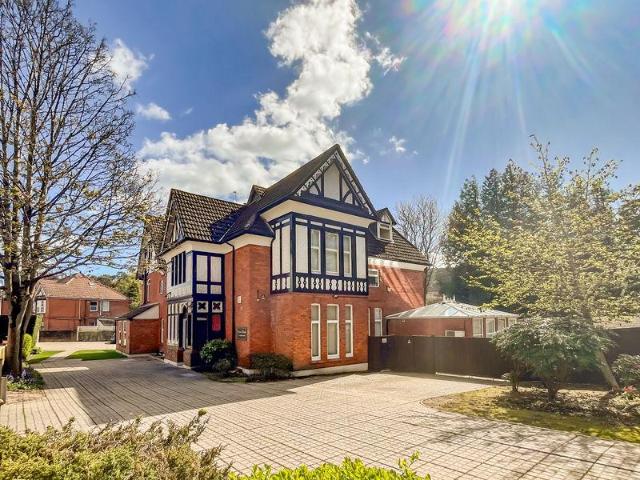 Flat for rent in Branksome Park, Poole