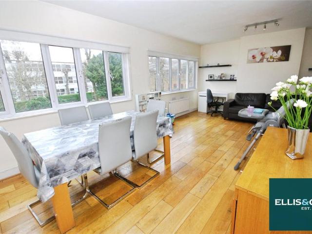 Flat for rent in Temple Fortune, Greater London