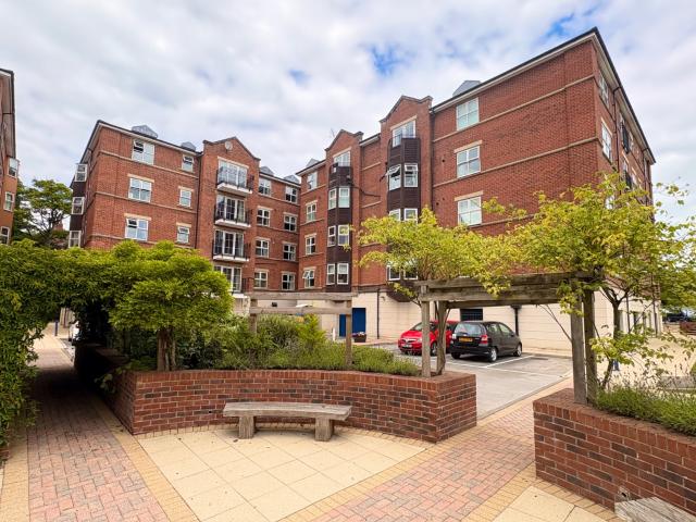 Apartment for rent in Weetwood, West Yorkshire