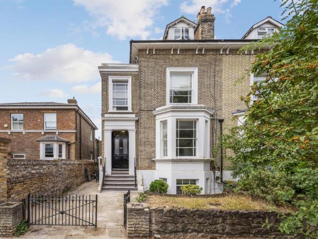 Flat for rent in Surbiton, Greater London