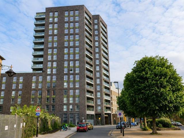 Flat for rent in London Borough of Lewisham, Deptford