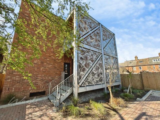 Flat for rent in Sandown Park, Kent