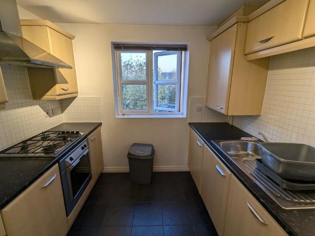 Flat for rent in Calderstones