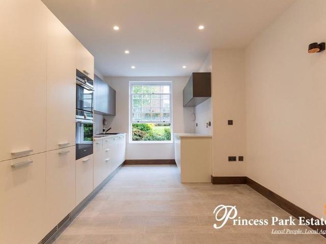 Apartment for rent in Friern Barnet, Greater London
