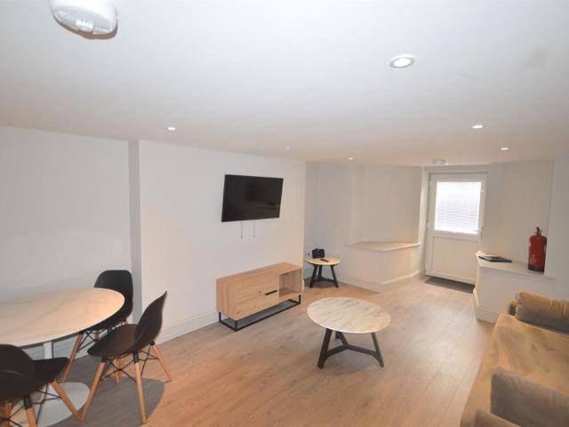 Apartment for rent in Sale, Trafford
