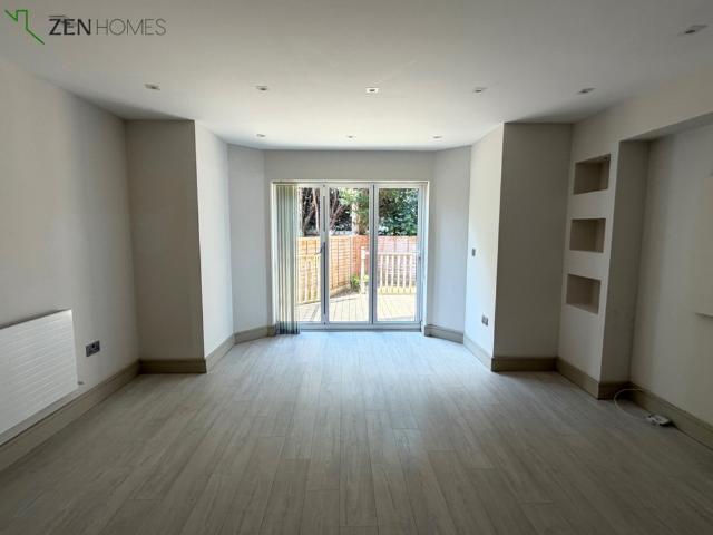 Apartment for rent in Lower Green Esher, Blackhills