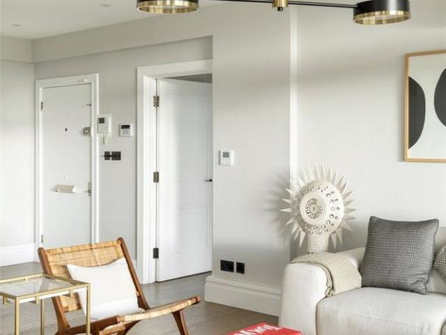 Apartment for rent in St. John's Wood, Cat Hill