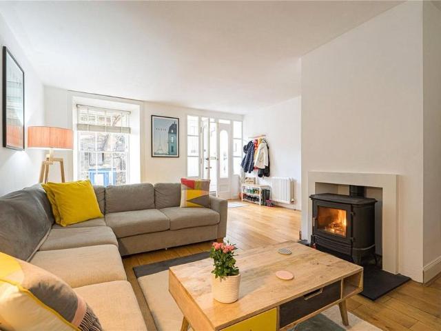 Apartment for rent in Broughton, Scotland