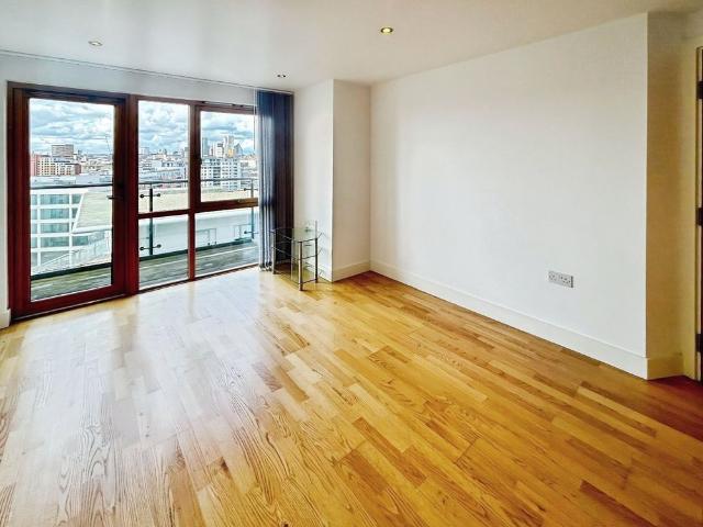 Studio for rent in Richmond Hill, West Yorkshire