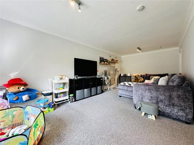 Apartment for rent in Carr Manor, Chapel Allerton
