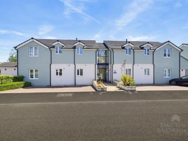 Flat for rent in Lower Compton, Mount Wise