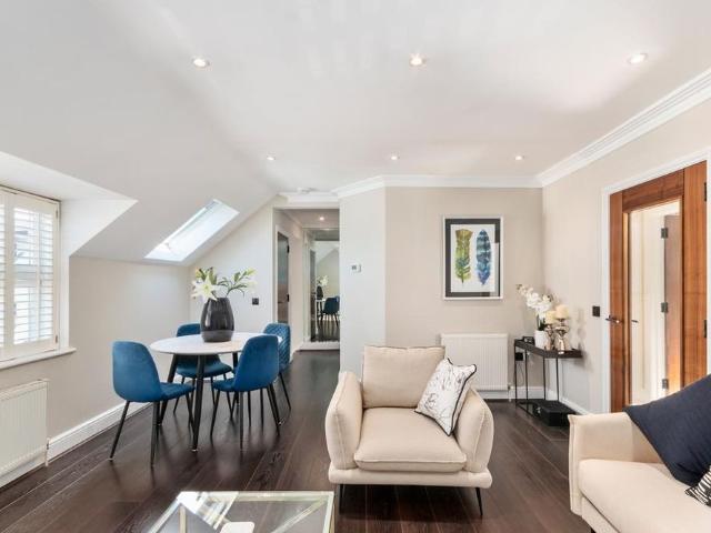 Apartment for rent in Blackhills, Surrey