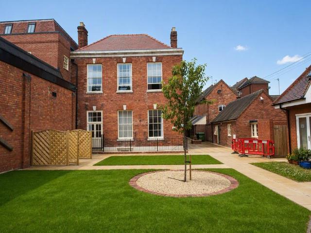 Flat for rent in Red Hill, Worcestershire