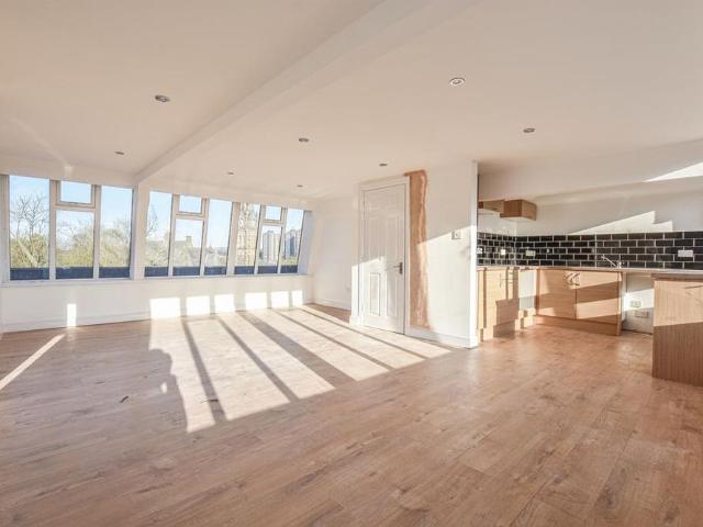 Apartment for rent in Deeplish, Burnedge