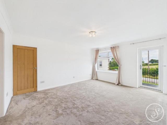 Apartment for rent in Shadwell, West Yorkshire